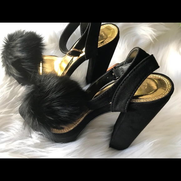 BLACK SQUARE TOED HEELS - Picture 2 of 5